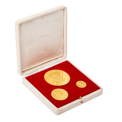 Lot 274 - Edward Whymper, Matterhorn Gold Medallion Set...