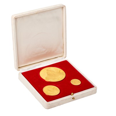 Lot 274 - Edward Whymper, Matterhorn Gold Medallion Set...