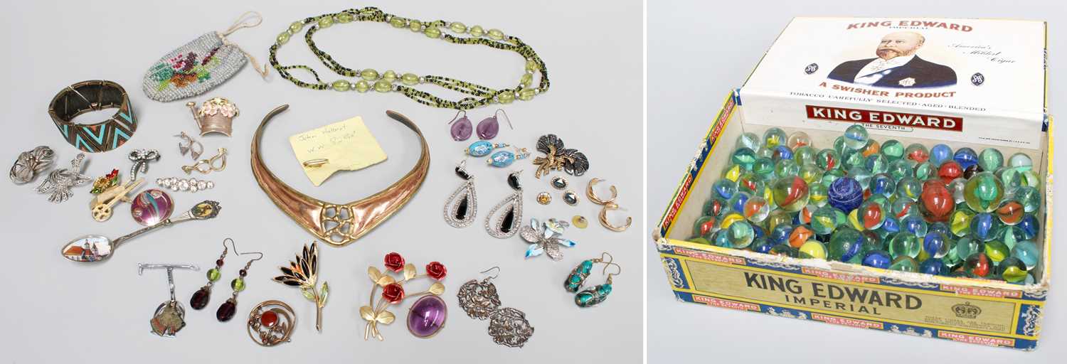 Lot 17 - A Quantity of Costume Jewellery, including...