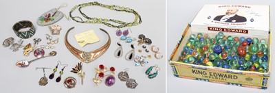 Lot 17 - A Quantity of Costume Jewellery, including...