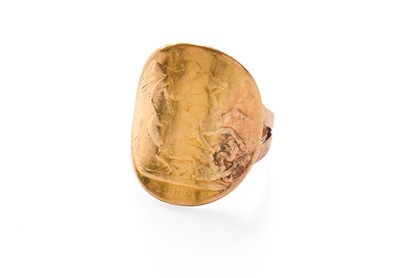 Lot 341 - A Sovereign Ring, dated 1912, finger size L