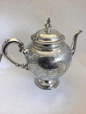 Lot 2083 - A Victorian Silver Teapot