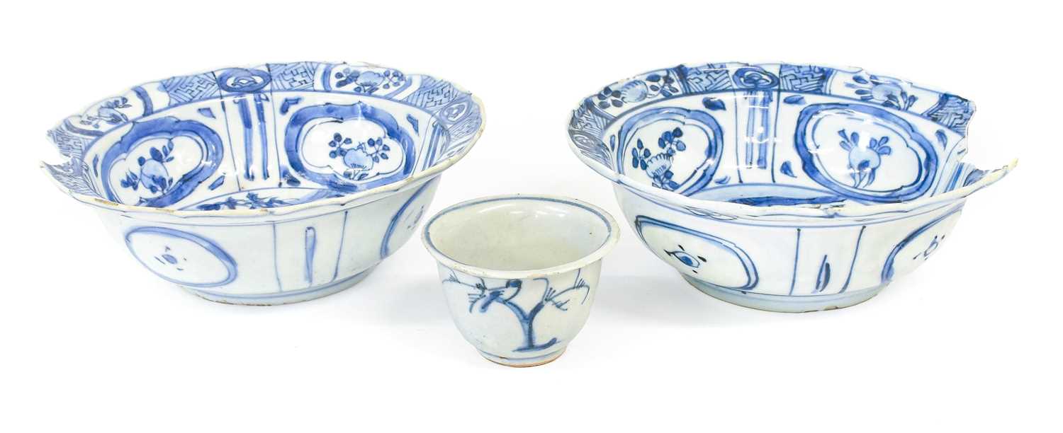 Lot 118 - A Near Pair of Chinese Porcelain Kraak Bowls,...