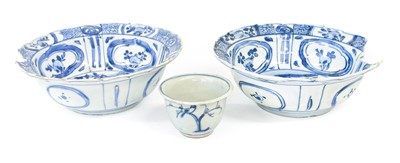 Lot 193 - ~ A Near Pair of Chinese Porcelain Kraak Bowls,...