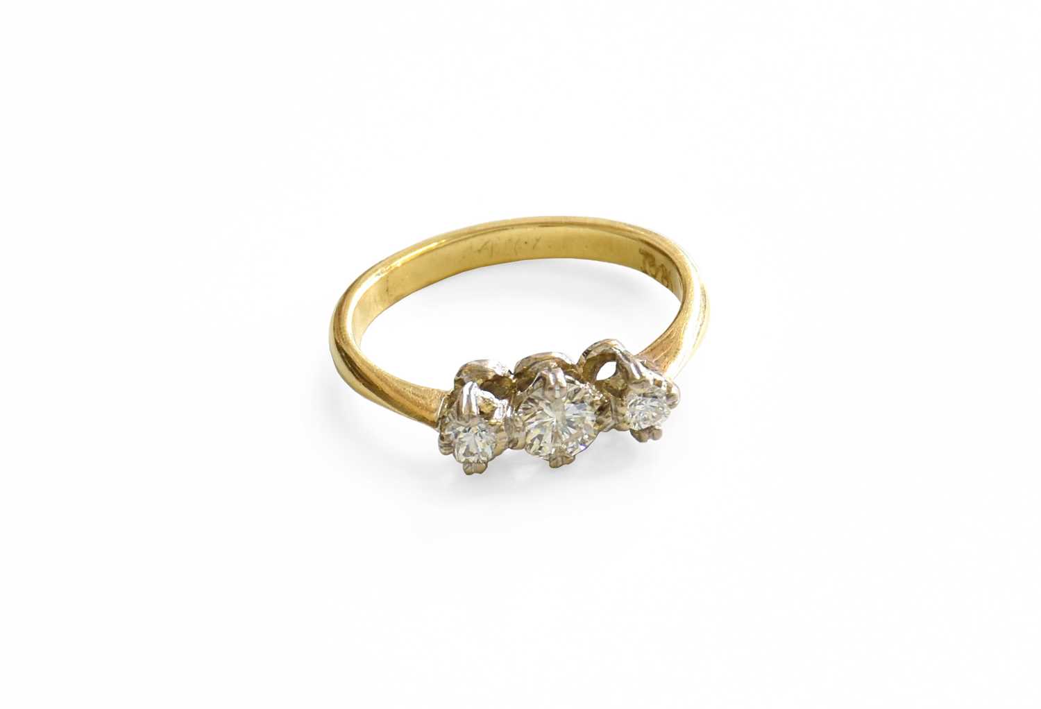 Lot 375 - A Diamond Three Stone Ring, the graduated...