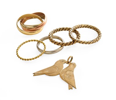 Lot 432 - ~ A 9 Carat Gold Bird Pendant, measuring 3.4cm...