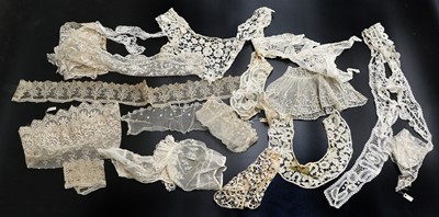 Lot 2072 - Assorted Late 19th/Early 20th Century Lace,...