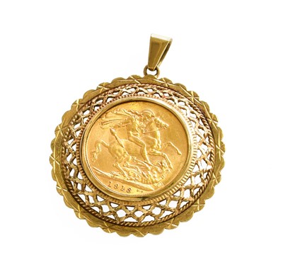 Lot 435 - A Sovereign Pendant, dated 1913, in a 9 carat...