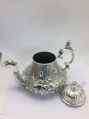 Lot 2085 - A Victorian Silver Teapot