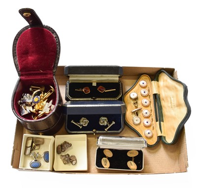 Lot 422 - A Quantity of Cufflinks, including a pair of 9...