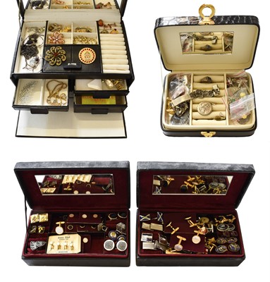 Lot 538 - A Quantity of Costume Jewellery, including a 9...