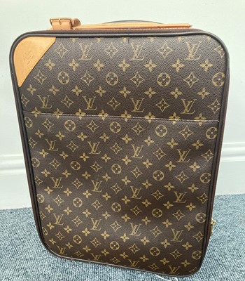 Lot Louis Vuitton Pegase 45 Suitcase, in brown...
