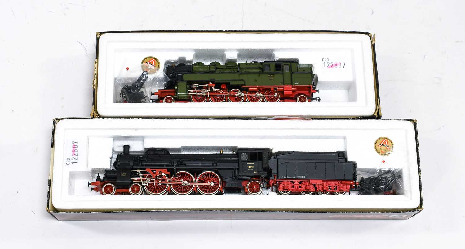 Lot 4315 - Liliput HO Gauge Two Locomotives