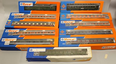 Lot 4355 - Roco HO Gauge Coaches