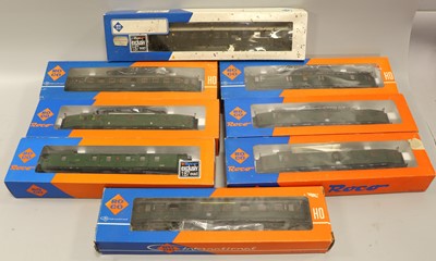 Lot 4355 - Roco HO Gauge Coaches