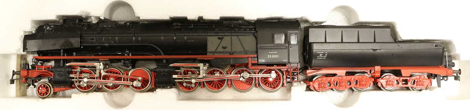 Lot 4321 - Marklin Hamo HO Gauge 8302 2-6-8-0 DB