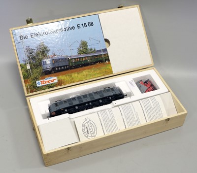 Lot 4394 - Roco Museum Edition HO Gauge E18 08 DR Pantograph Locomotive