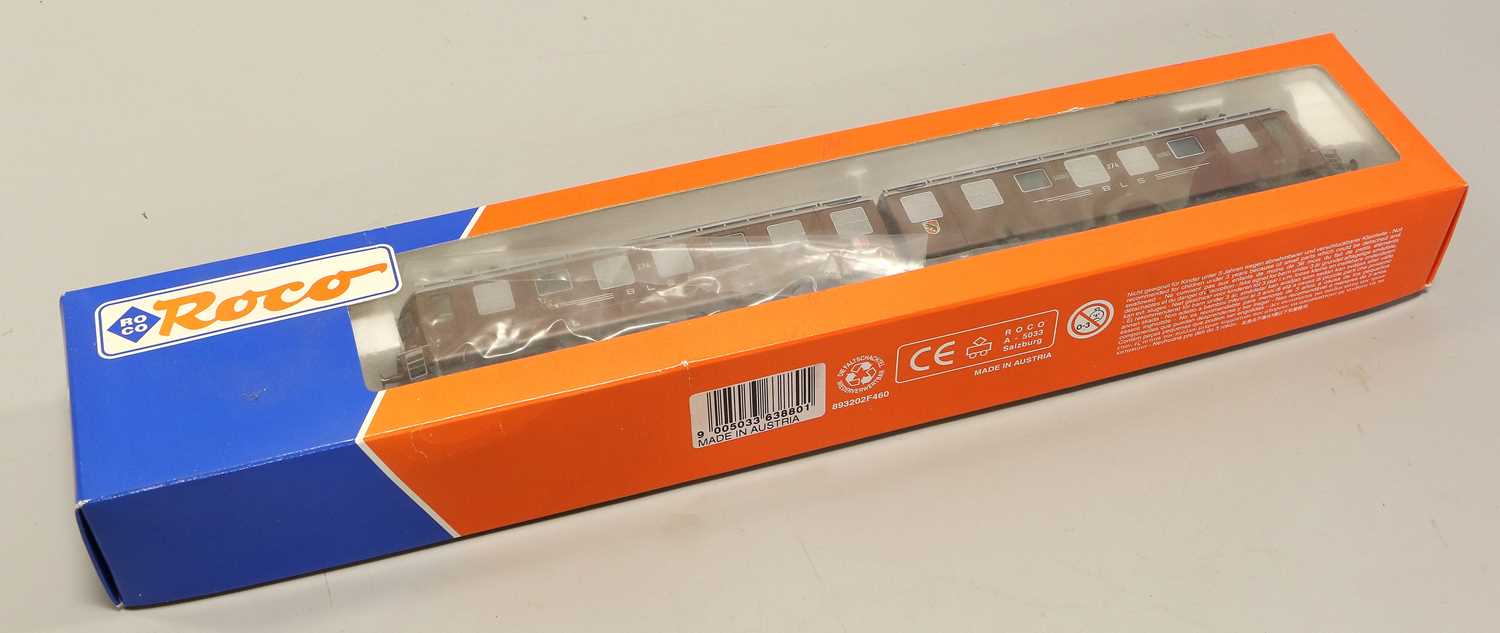 Lot 4349 - Roco HO Gauge 63880 SBB Ae8/8 BLS Twin