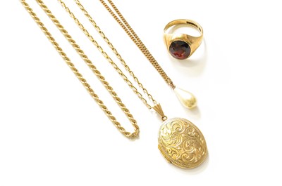 Lot 521 - A 9 Carat Gold Locket on Chain, locket length...