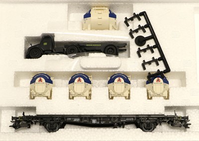 Lot 4327 - Marklin HO Gauge Wagon Sets