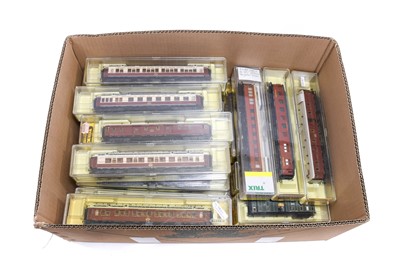 Lot 4399 - Trix HO Gauge A Collection Of Assorted Coaches