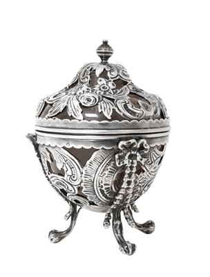 Lot 2331 - A Victorian Silver and Tortoiseshell Sting-Box