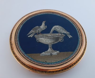 Lot 266 - A Gold-Mounted and Micromosaic Bonbonniere