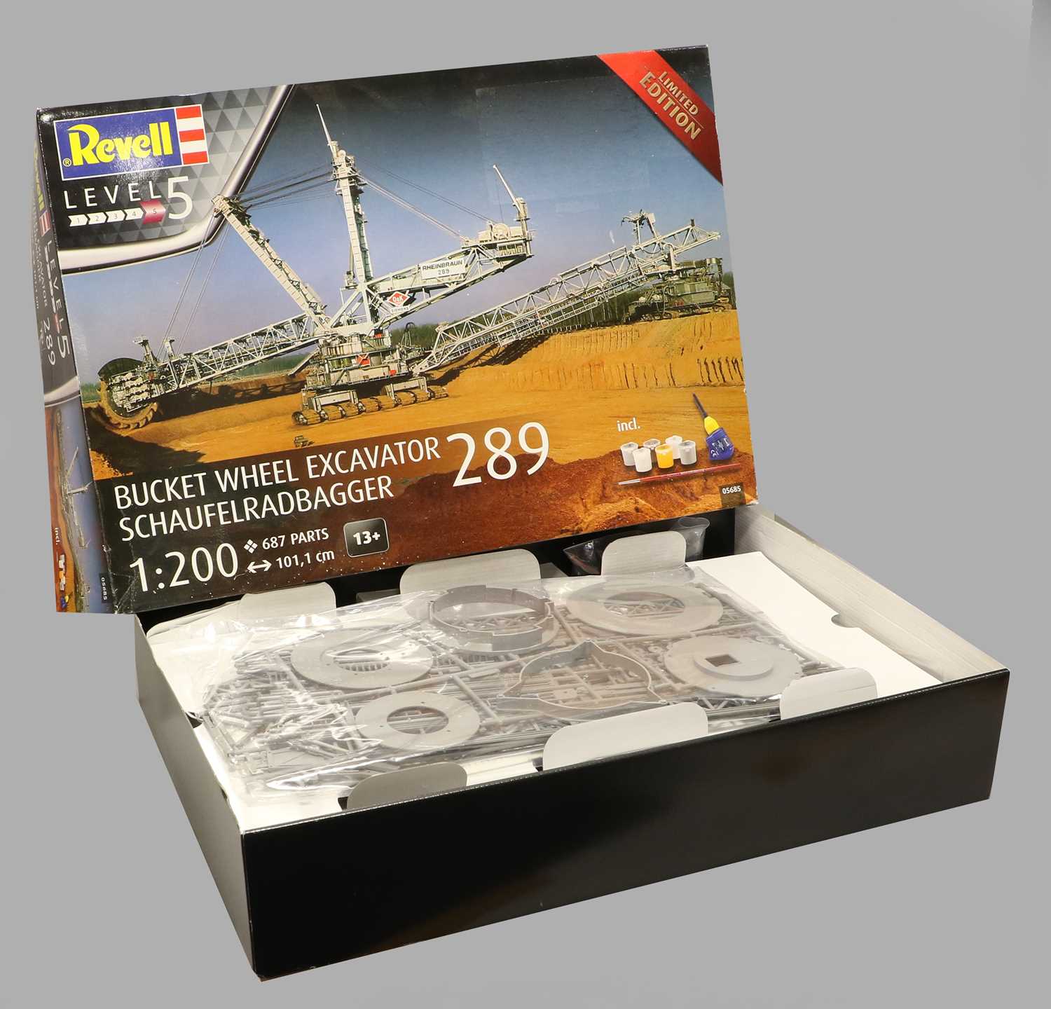 Lot 4466 - Revell Level 5 Kit Bucket Wheel Excavator 1:200 Scale