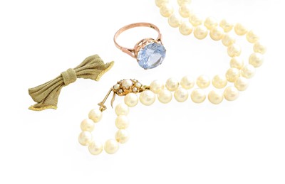 Lot 432 - A Cultured Pearl Necklace, with a 9 carat gold...