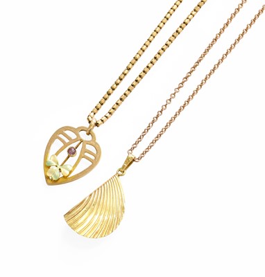 Lot 464 - A 9 Carat Gold Cultured Pearl Pendant on Chain,...