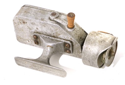 Lot 4085 - A Farshure Early Threadline Alloy Casting Reel