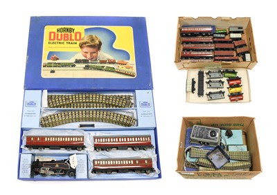 Lot 4225 - Hornby Dublo 3-Rail EDP13 Tank Passenger Set