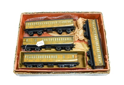 Lot 4409 - Hornby O Gauge Four No.2 LNER Suburban Coaches