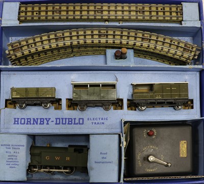 Lot 4224 - Hornby Dublo 3 Rail EDG7 Tank Goods Set