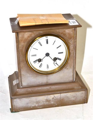 Lot 134 - A French mantel clock