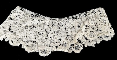 Lot 2063 - Early 20th Century Honiton Lace, comprising a...