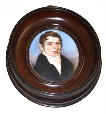 Lot 154 - English school, 19th century portrait miniature of a gentleman, oval