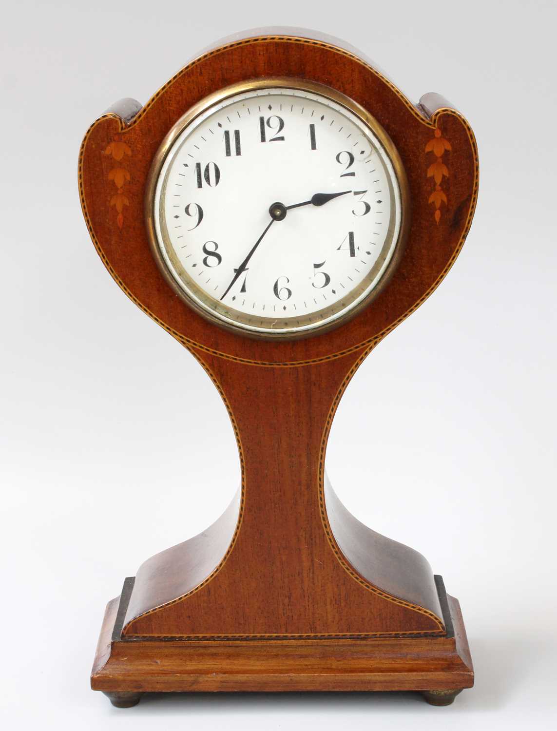 Lot 146 - An Edwardian Inlaid Mahogany Mantel Timepiece