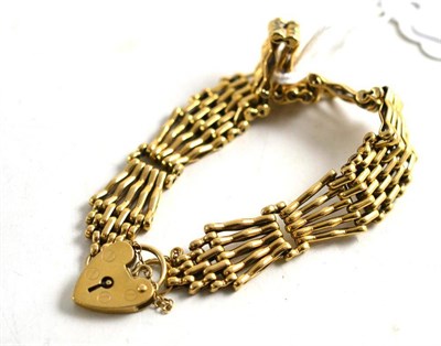 Lot 160 - A 9ct gold gate bracelet