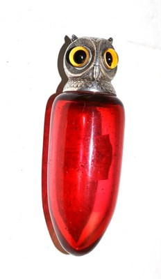 Lot 170 - A glass and silver owl scent bottle