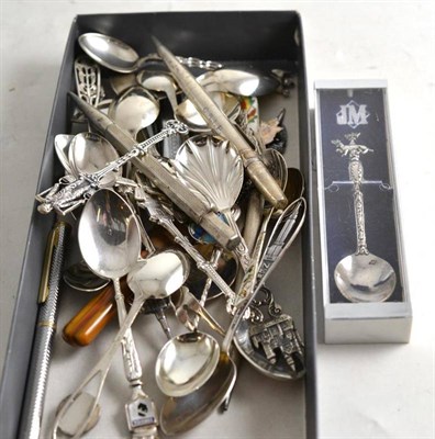 Lot 172 - A quantity of spoons, pen knives etc