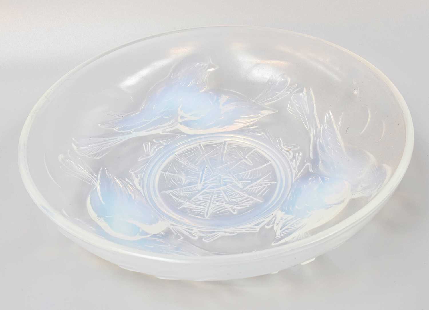 Lot 287 - Ezan Art Deco Opalescent Glass Bowl, moulded...