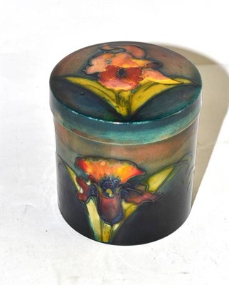 Lot 194 - A Moorcroft flambe jar and cover, 9cm high