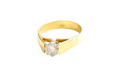 Lot 221 - A Diamond Solitaire Ring, the round brilliant...