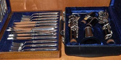 Lot 327 - A Buffet clarinet (cased) and an oak cased set of fish knives and forks (one fork missing)