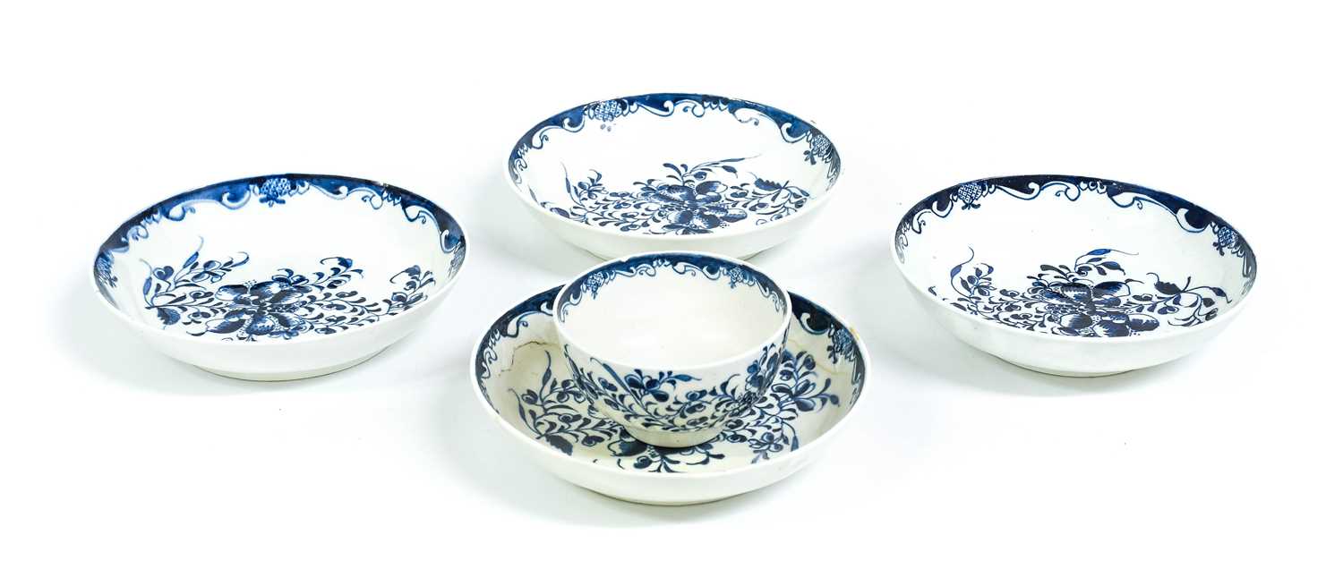 Lot 45 - A Lowestoft Teabowl and Four Saucers, circa...