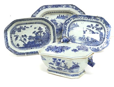 Lot 200 - ~A Chinese Porcelain Tureen and Cover,...