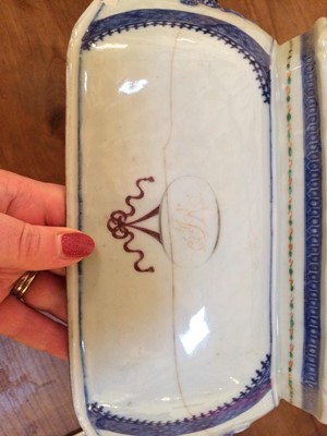 Lot 173 - ~A Chinese Porcelain Tureen, Cover and Stand,...
