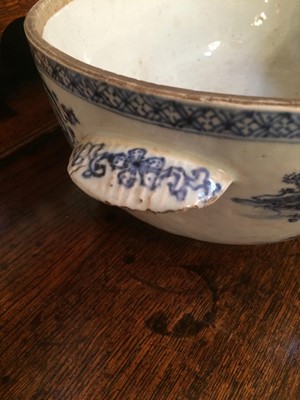 Lot 174 - ~A Chinese Porcelain Tureen and Cover,...