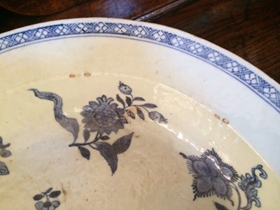 Lot 174 - ~A Chinese Porcelain Tureen and Cover,...
